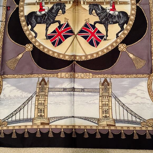 Vintage Art of the Scarf 34x34 Square Scarf from Tie Rack Ltd London Royals - Picture 8 of 15